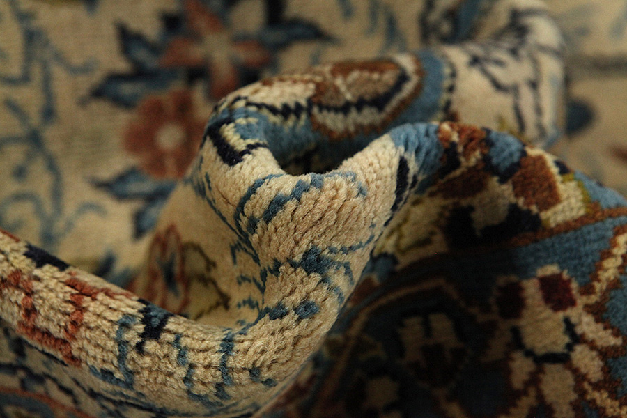 Isfahan - Antique Persian Carpet 318x233 - Picture 6