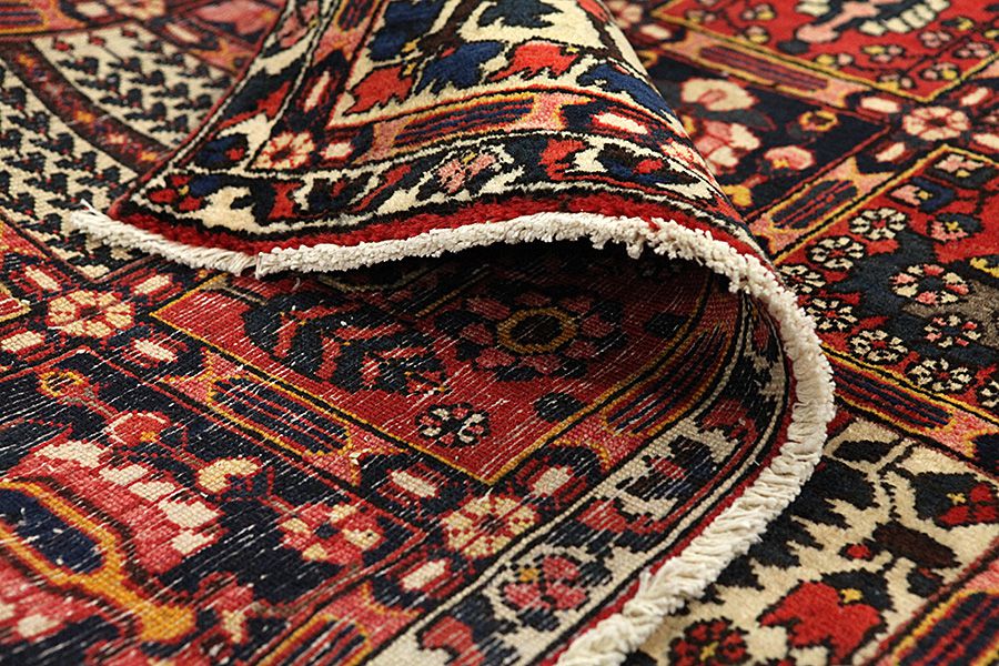 Bakhtiari Persian Carpet 240x150 - Picture 4