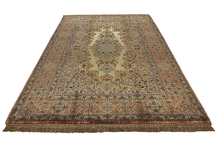 Isfahan Persian Carpet 307x202 - Picture 3